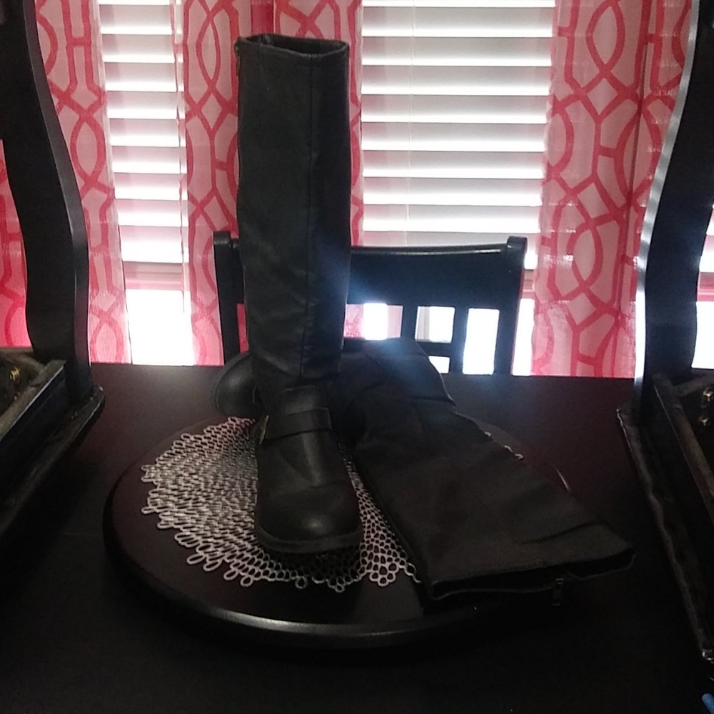 Boot - Picture 3 of 3